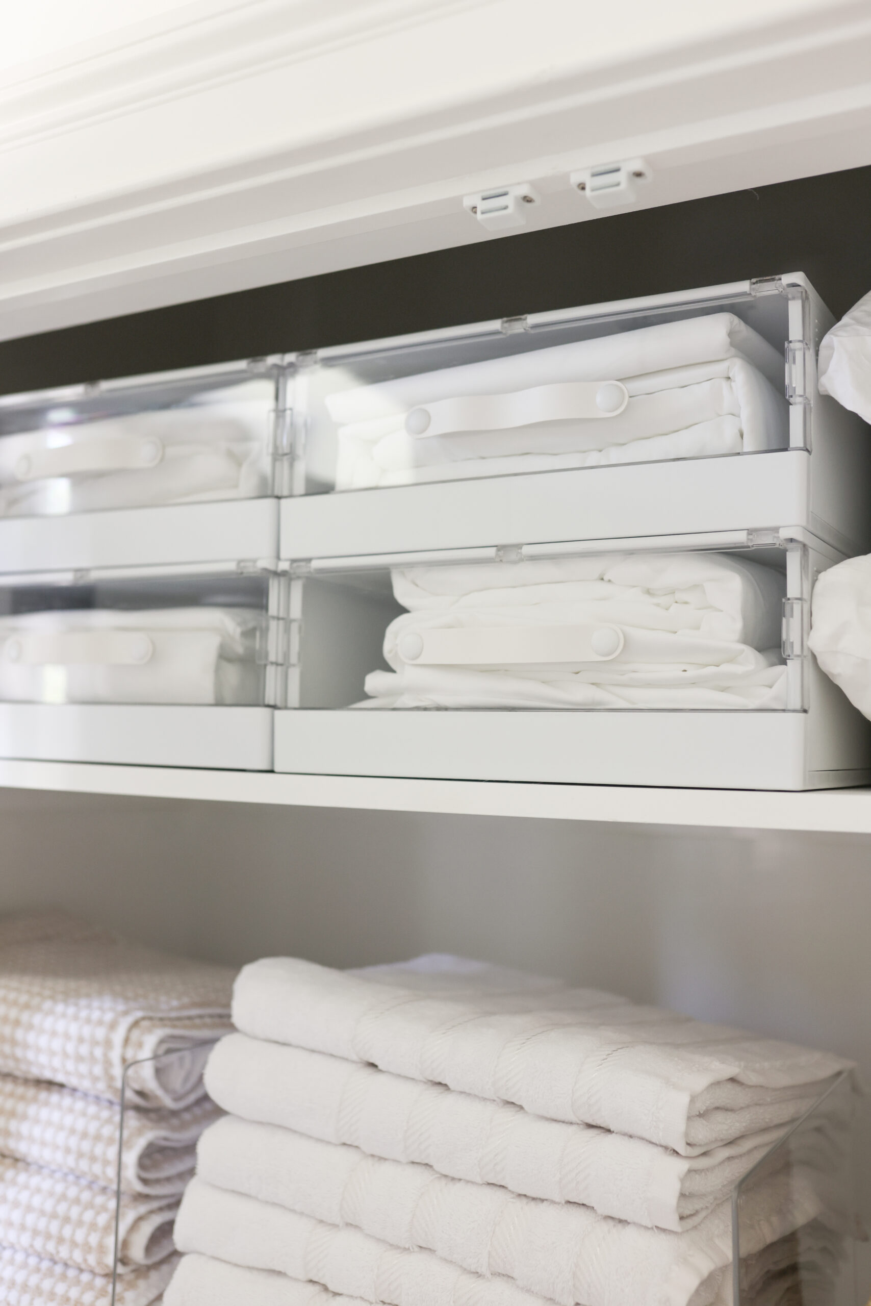 Linen closet organization, how to organize your sheets in your linen closet